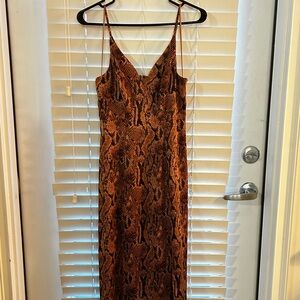 Snake print dress with small slit